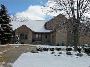 1458 Burhaven Dr, Rochester Hills, MI 48306
