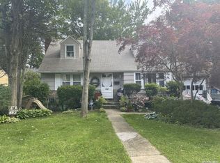 15 Searingtown Ave, Albertson, NY 11507