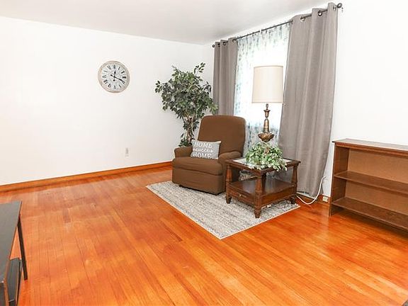 2nd image of 1412 Marion Dr