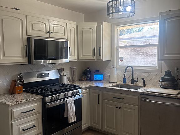 5th image of 14548 Tripp Ave