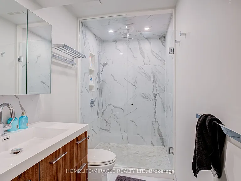 81 Navy Wharf Ct #201 — Photo 26