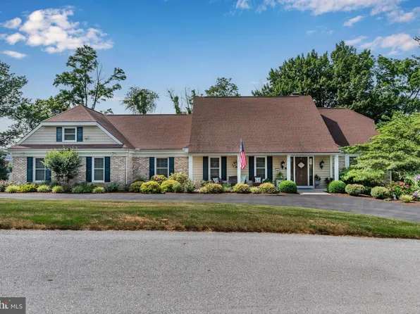 1 W Lawn Cir, Wormleysburg, PA 17043