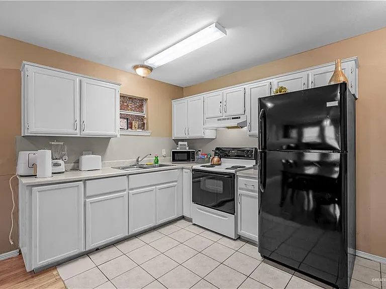 1804 Oasis Ave — Photo 8