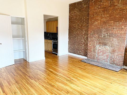 5th image of 239 W 21st St APT 5A