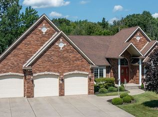 355 Renaissance Dr, Williamsville, NY 14221