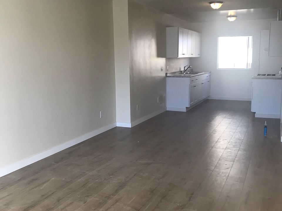 1st image of 8126 Owensmouth Ave #10