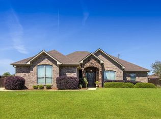 165 Towering Oaks Ln, Longview, TX 75602