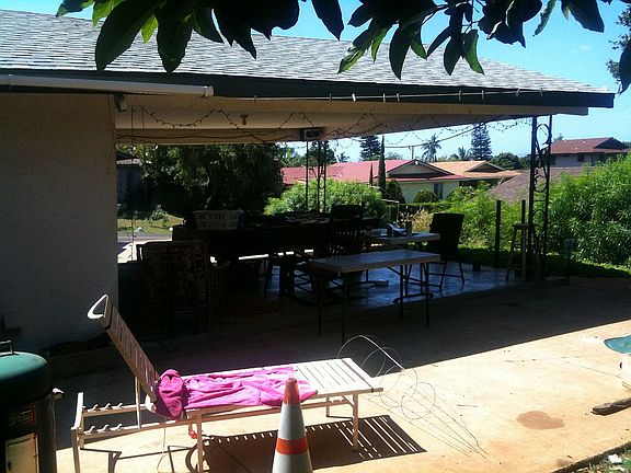 399 carport & backyard
