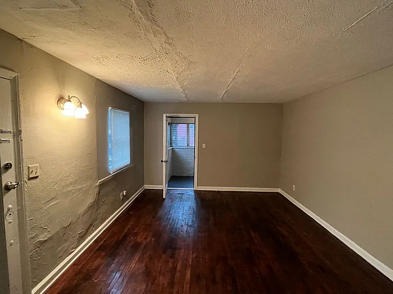 922 Harbison Dr — Photo 5