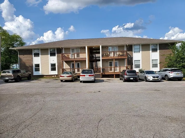 271 White Oak Rd — Photo 1