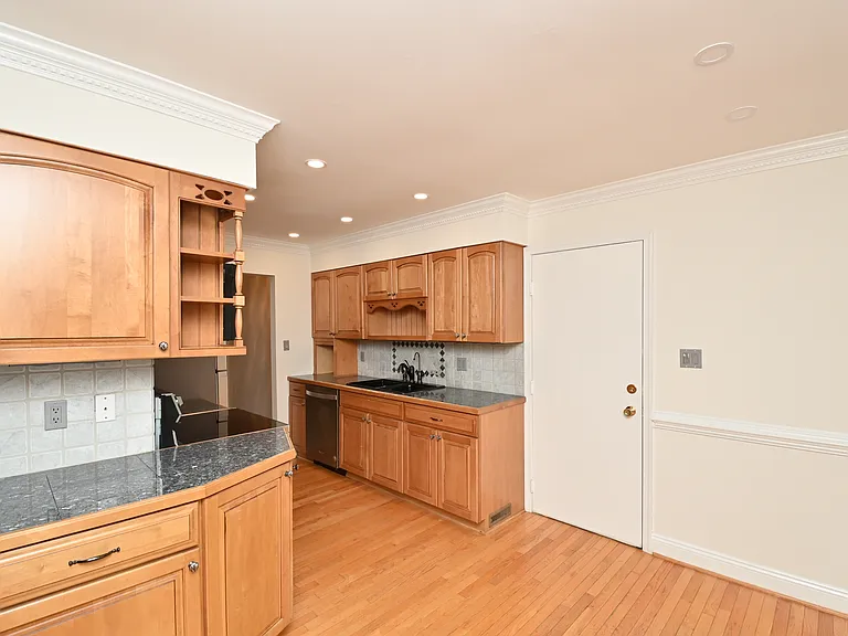 7775 Newington Woods Dr — Photo 9