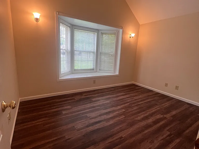 1108 Westport Ct — Photo 6