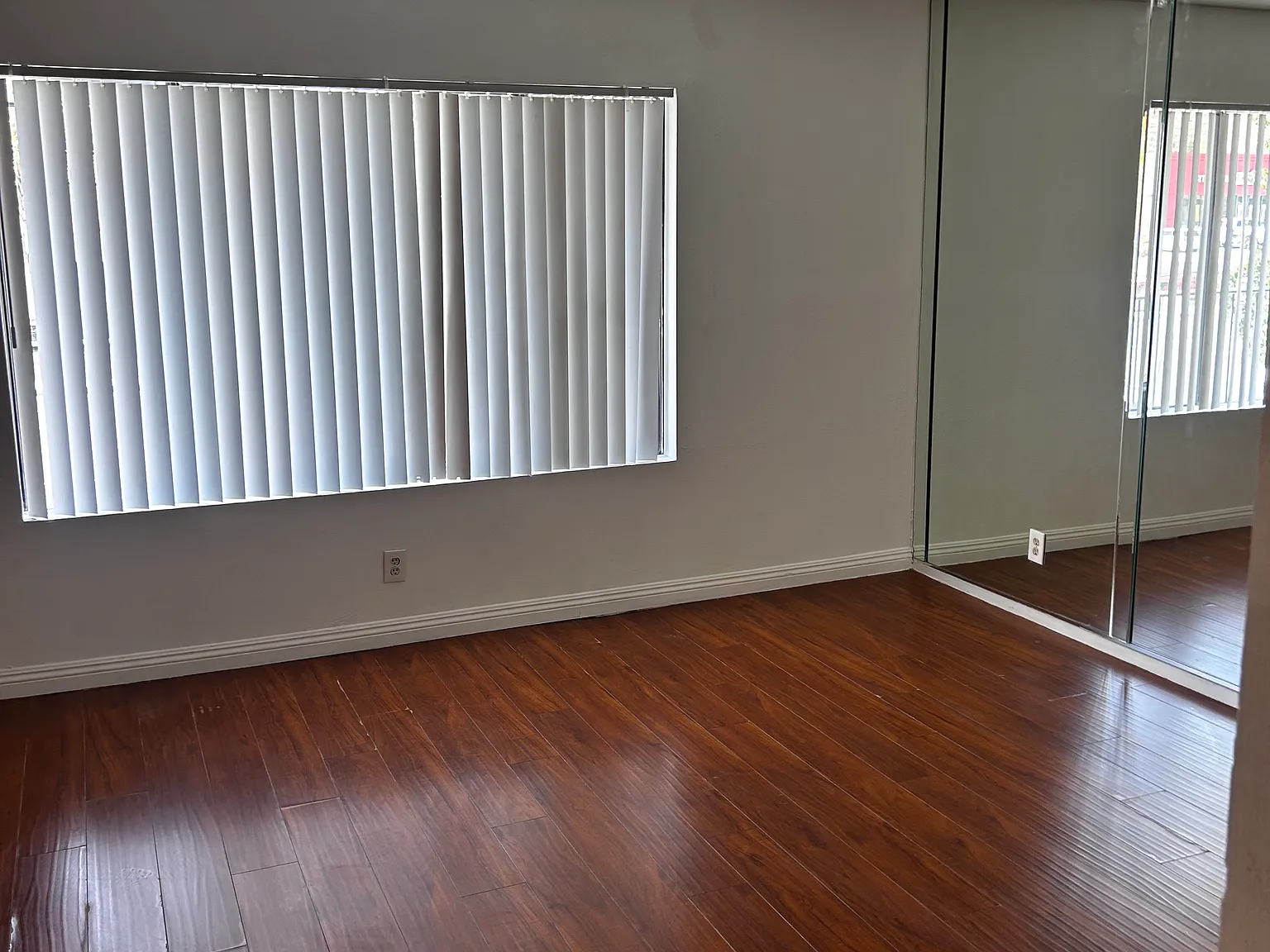 2 bed, 870 sqft, $1,975 — Photo 3