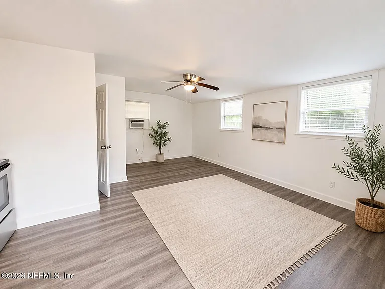 4803 Lexington Ave #B — Photo 3