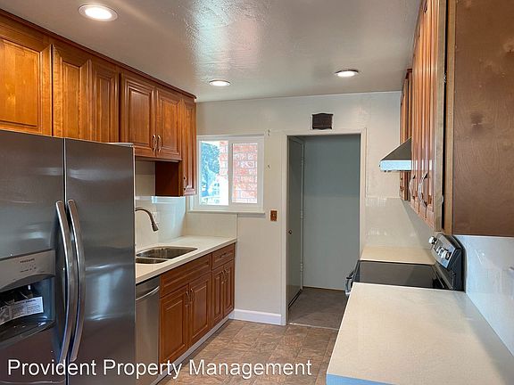 4th image of 3297 Vistamont Dr