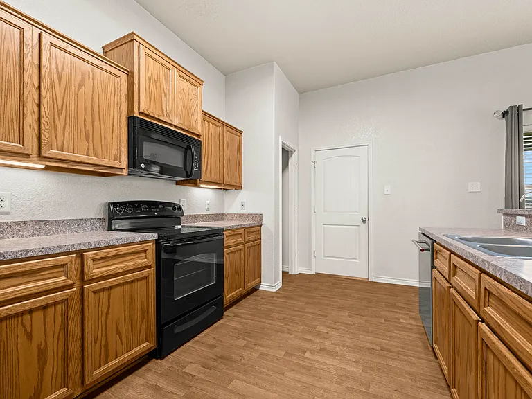 3006 Montague County Dr — Photo 10