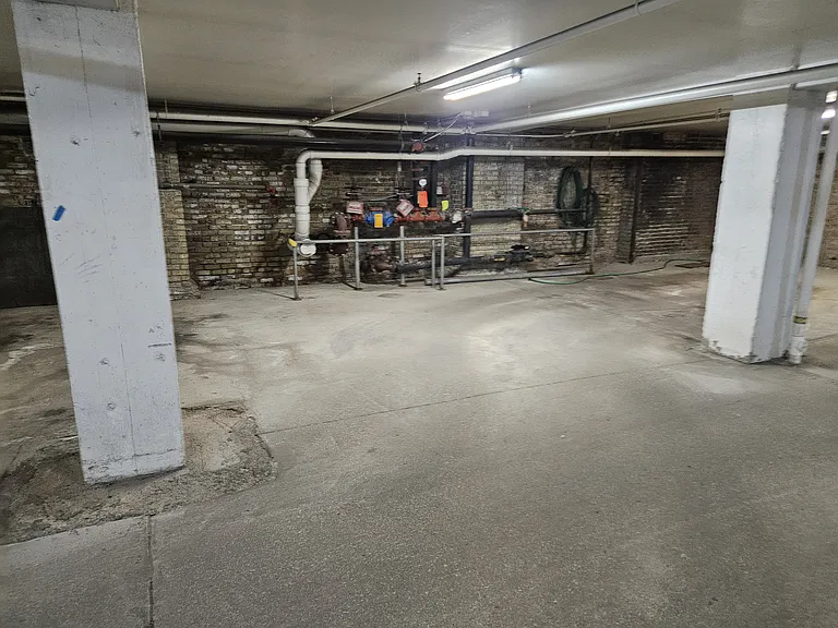 319 Broadway N #304 — Photo 18
