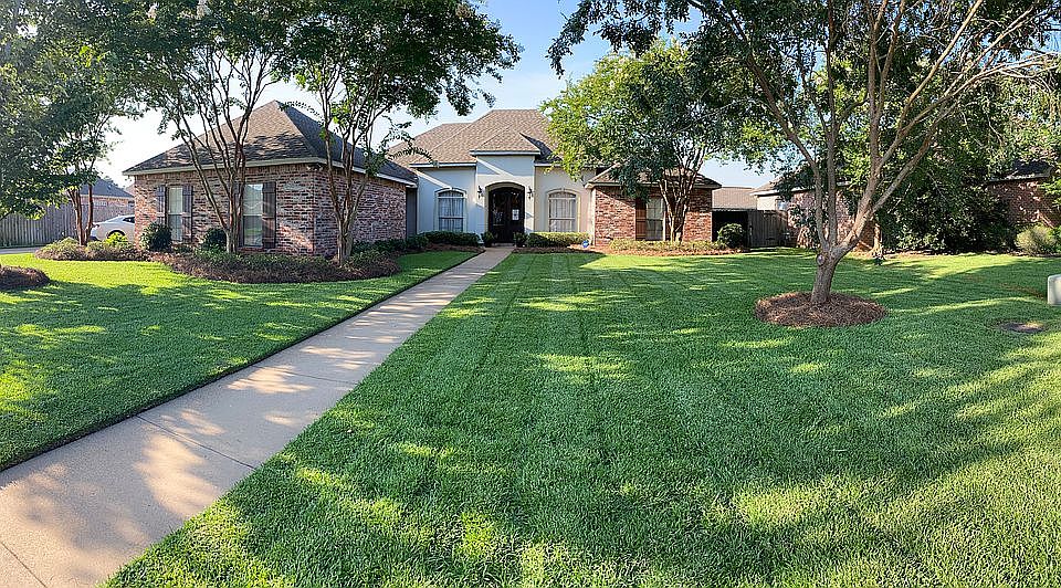 1st image of 605 W Way Dr