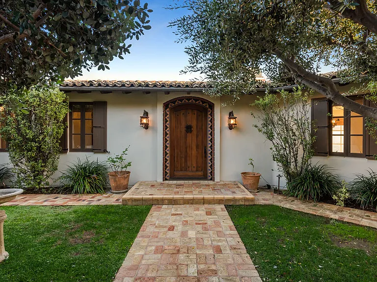 1924 Wattles Dr — Photo 7