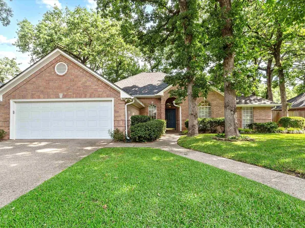 3305 Oak Village Dr, Tyler, TX 75707