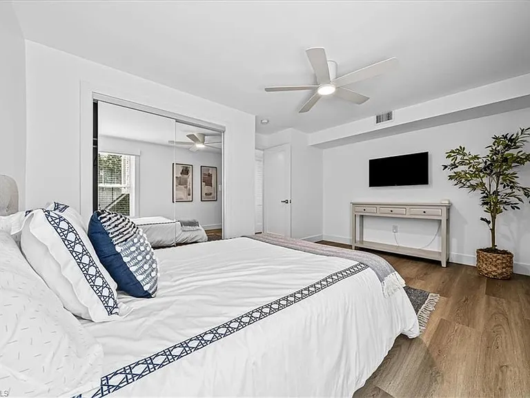 1910 Gulf Shore Blvd N #107 — Photo 16