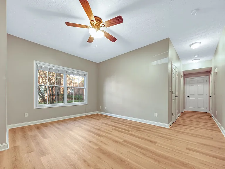 807 E Main St — Photo 28