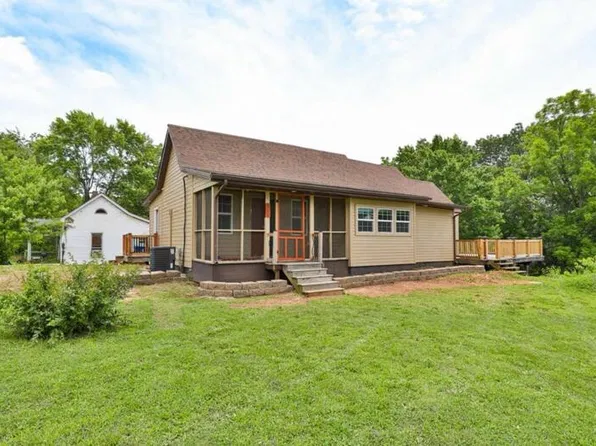 311 College Street, Crane, MO 65633