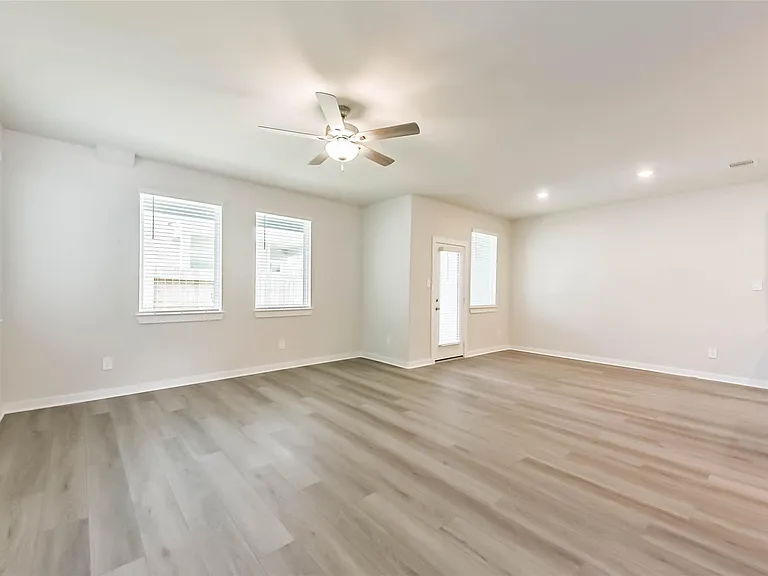 583 Avisa Dr — Photo 6