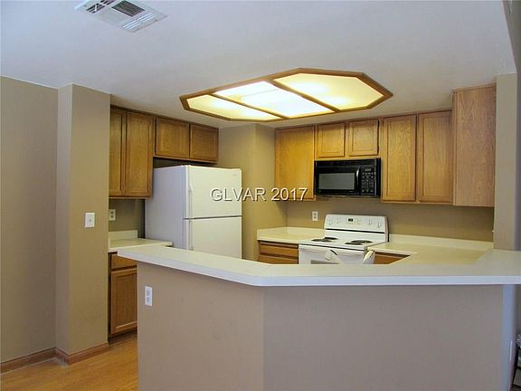 3rd image of 7112 Lodge Cir #0