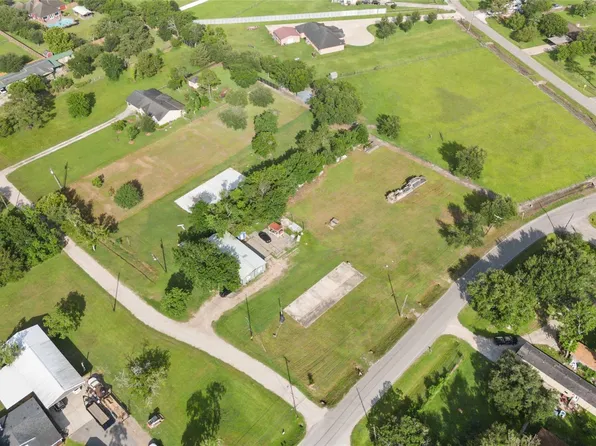 2257 County Road 529, Alvin, TX 77511