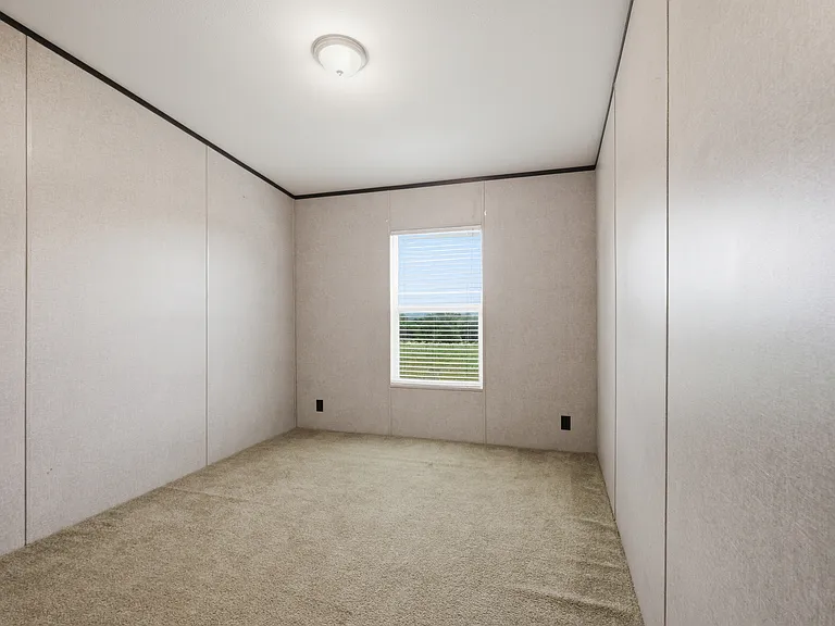 4196 FM 75 — Photo 14