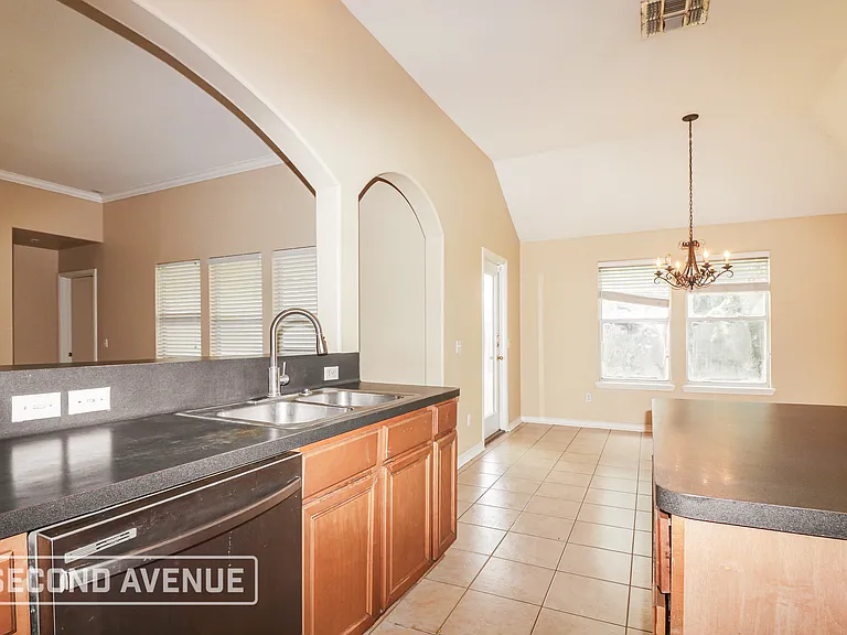 5945 Sutherland Dr — Photo 9