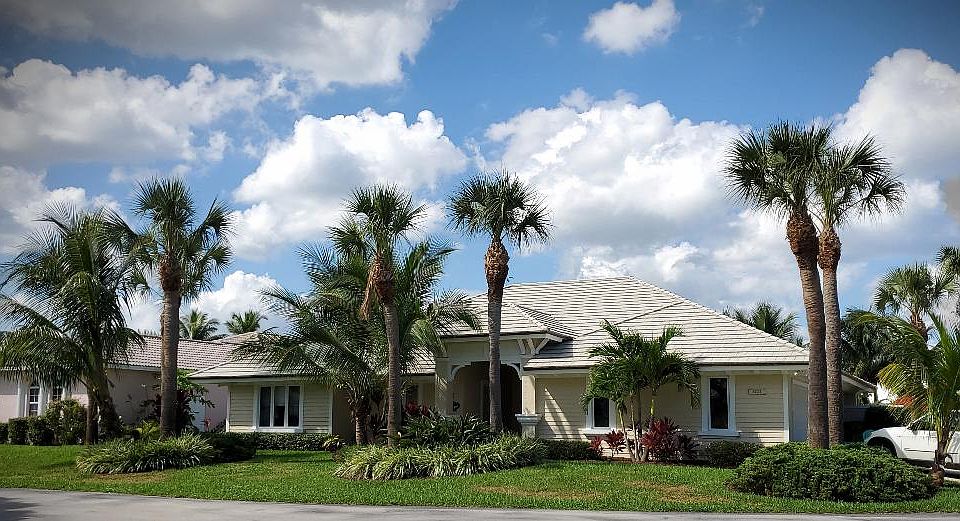 1st image of 8223 SE Lagoon Dr