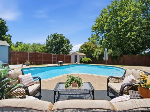 1703 Oakmeadow Dr, Decatur, TX 76234