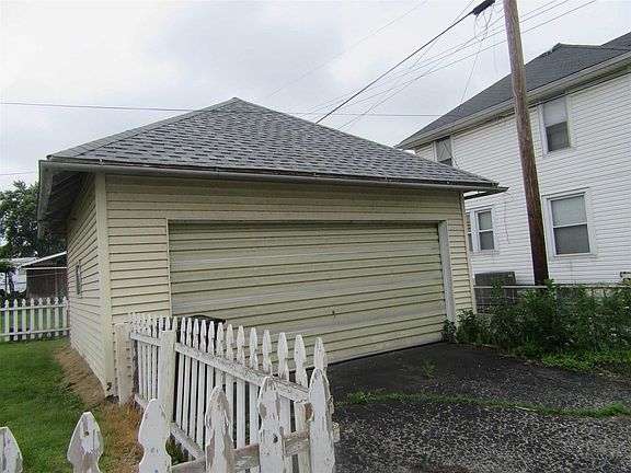 5th image of 301 Tanguy St
