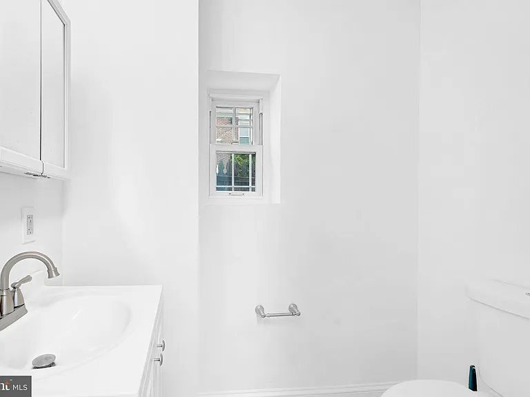 28 W Airy St — Photo 12
