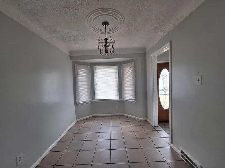 11243 Roxbury St — Photo 5