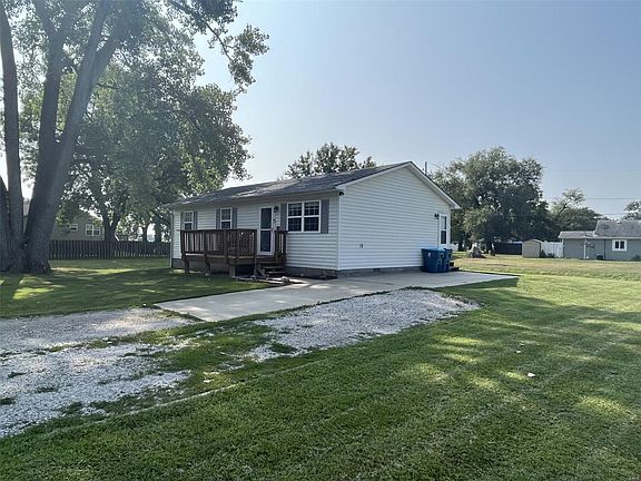 2nd image of 400 Illinois Ave