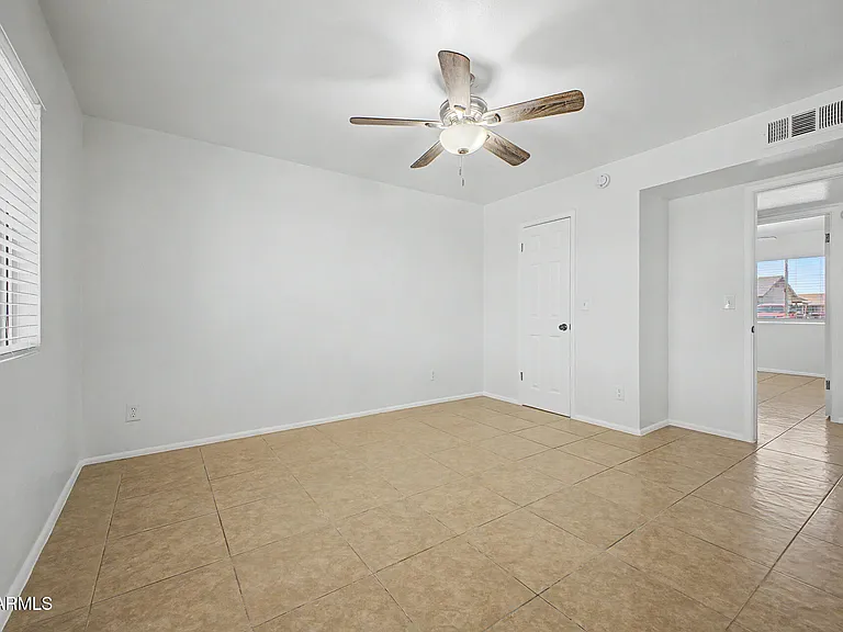 9010 W Griswold Rd — Photo 16