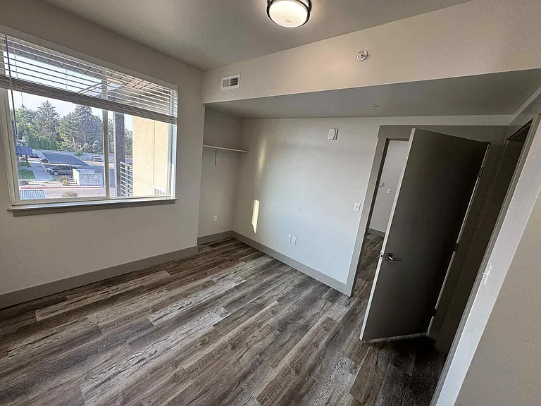 Lofts On Broadway — Photo 41