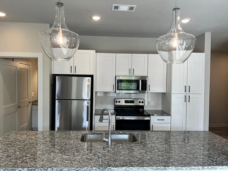 Neuhaus Lake Worth — Photo 15