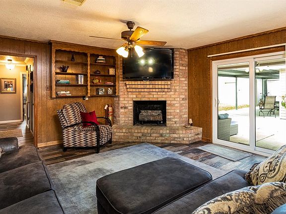 FABULOUS LIVING ROOM SPACE