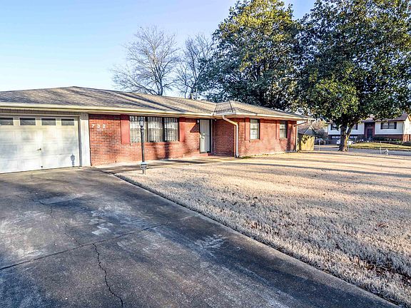 3rd image of 732 Westview Ln