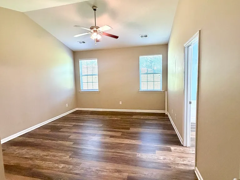 238 Addlestone Cir — Photo 10