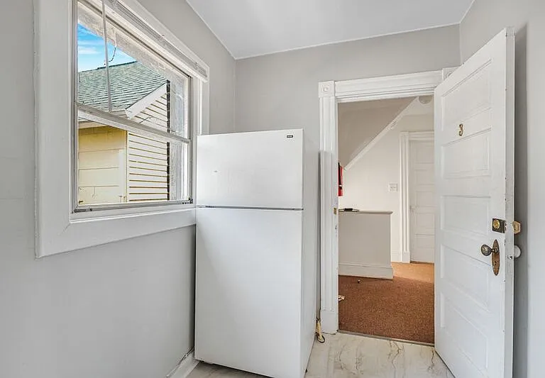 1004 Prince Edward St #3 — Photo 3