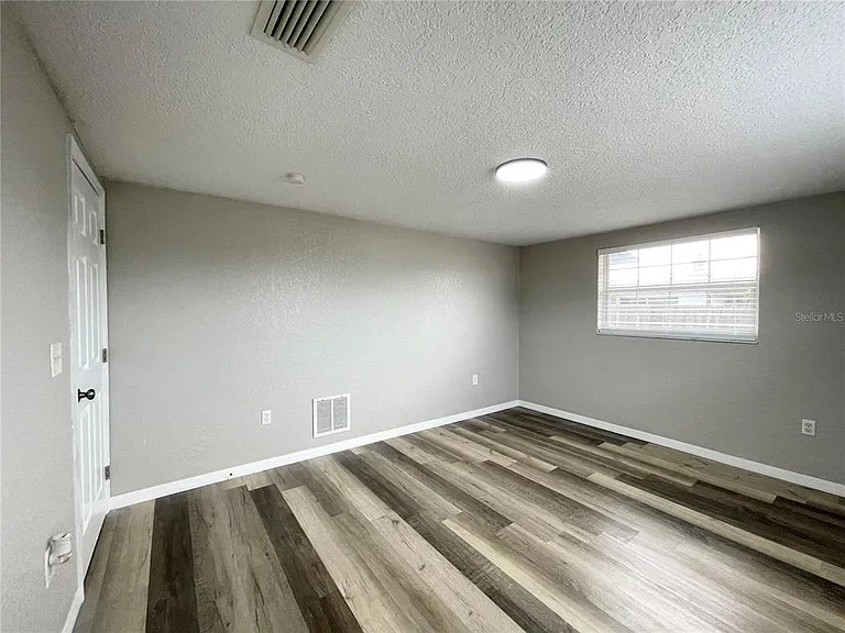 11241 Yewtree Ave — Photo 22