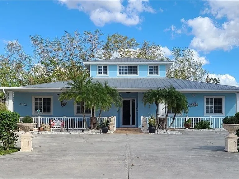 28053 Sunset Dr — Photo 1