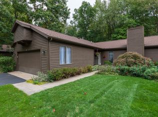 2415 Highpointe Dr, Kalamazoo, MI 49008