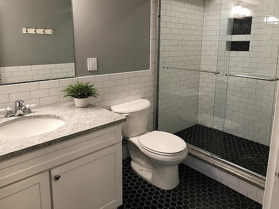 5th image of 320 New York Ave