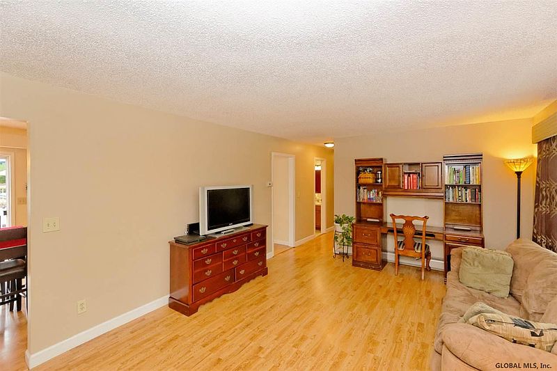 3rd image of 290 RUHLE Road